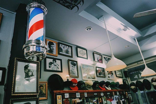 Trang trí mặt tiền Tiệm Tóc Nam Barber đúng cách, sẽ tạo hiệu ứng nhận diện thương hiệu, và thu hút Khách hàng đến Tiệm