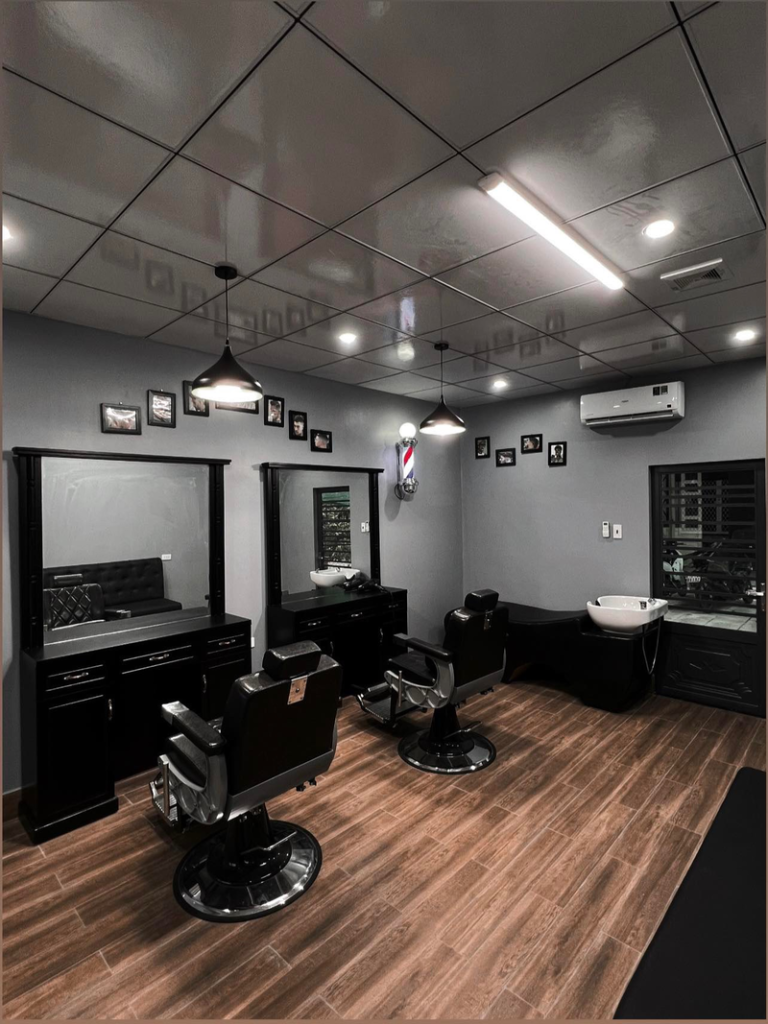 Những bức tranh mang hình ảnh Thợ cắt tóc Cổ điển rất phù hợp cho việc trang trí Barber Shop